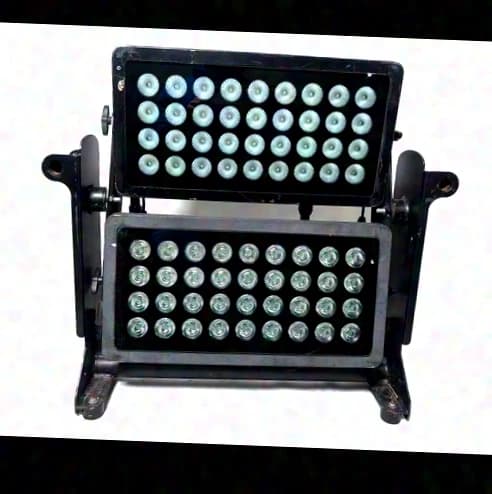 URC | Citywash 300 Dual LED Wash (inkl. Rahmen & Flightcase)
