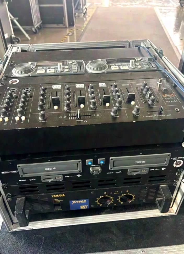 Unbekannt DJ-Rack 19" Tischrack 10HE bestehend aus: