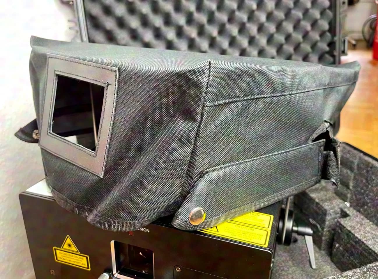 Unity Raw 10W RGB Showlaser inkl. Case und Raincover