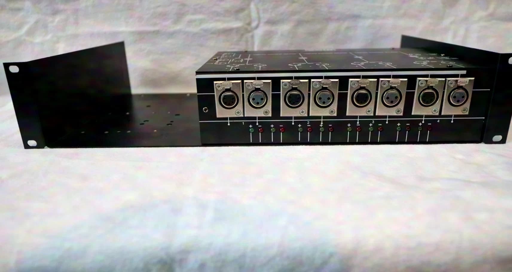 Varytec DMX Splitter 4 inkl. 19"-Rackwanne