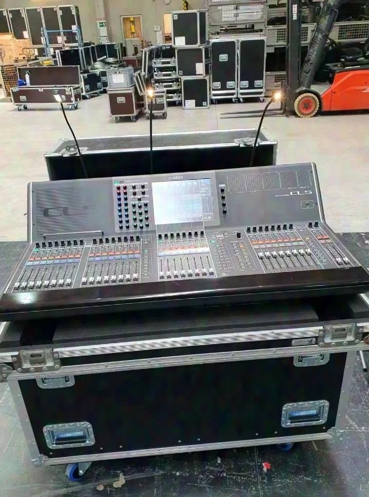 YAMAHA CL 5 Mischpult incl. Amptown Haubencase "folgende Nr. immer angeben: 222*