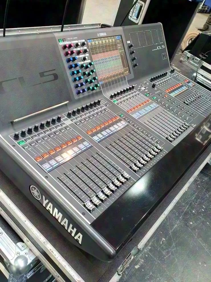 YAMAHA CL 5 Mischpult incl. Amptown Haubencase "folgende Nr. immer angeben: 222*