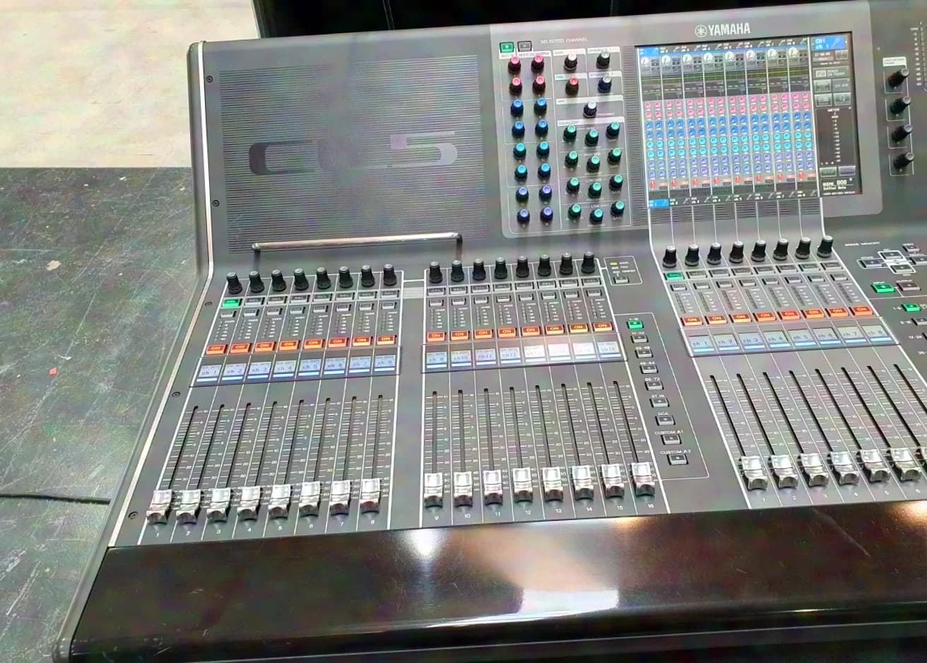 YAMAHA CL 5 Mischpult incl. Amptown Haubencase "folgende Nr. immer angeben: 222*