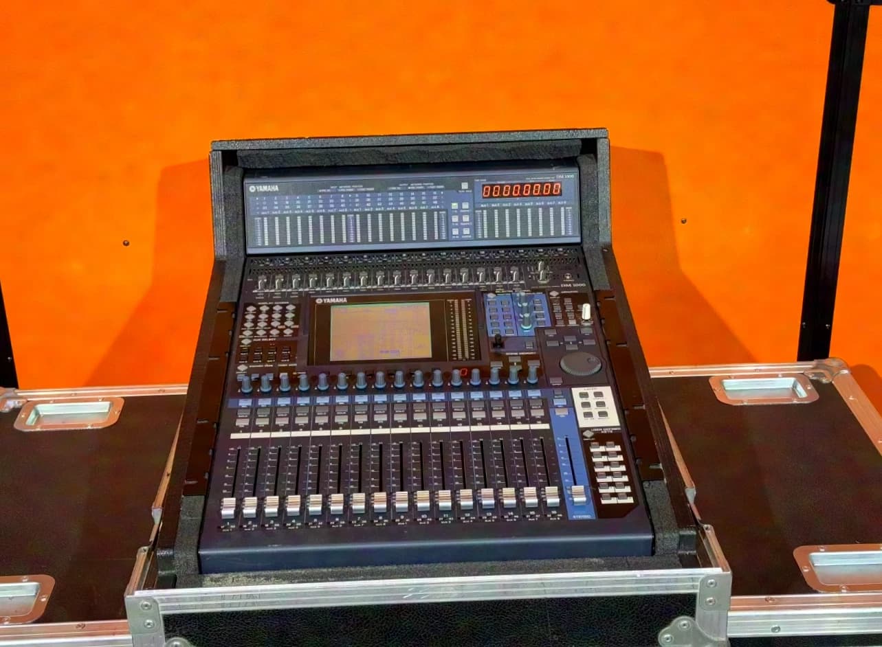 YAMAHA DM 1000 Digital-Tonmischpult, inkl. Case
