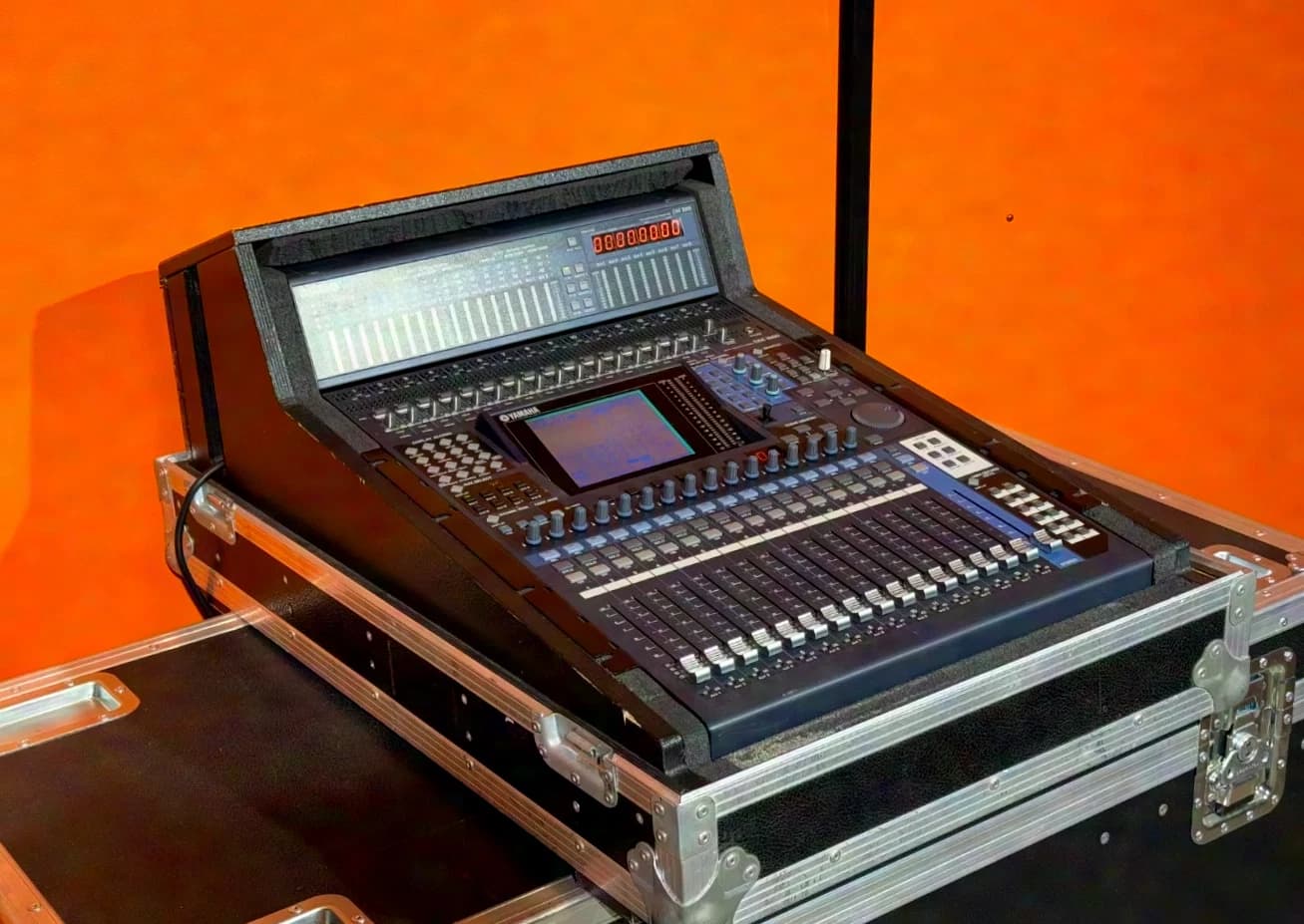 YAMAHA DM 1000 Digital-Tonmischpult, inkl. Case