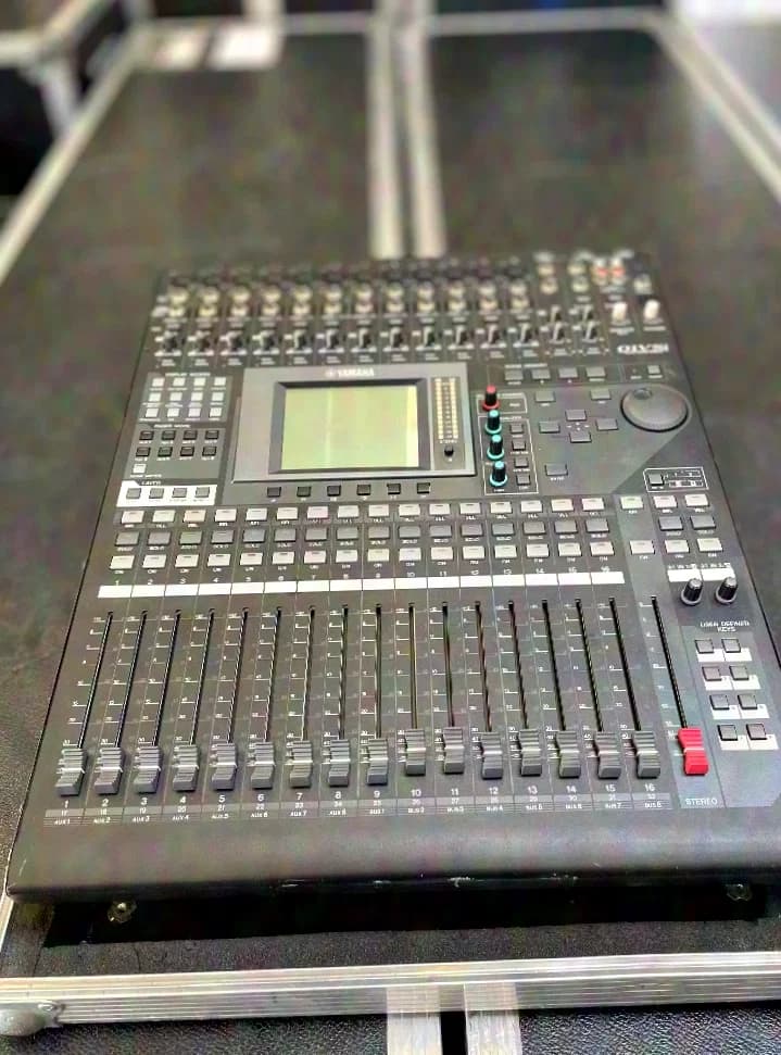 Yamaha 01V/96i Digital Mischpult inkl. Case