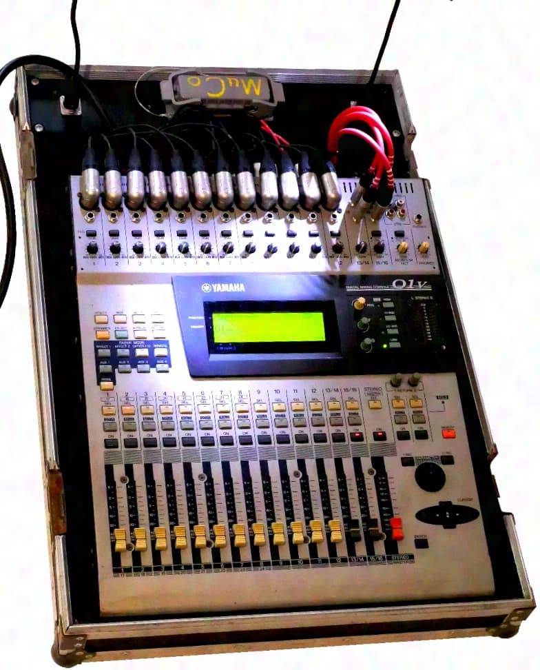 Yamaha 01V Digital-Mischpult