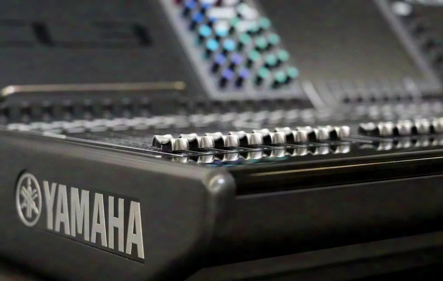 Yamaha CL3 Digital Mischpult inkl. Meterbridge und Case