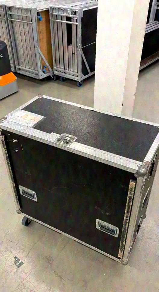 Yamaha CL3 Digital Mischpult inkl. Meterbridge und Case
