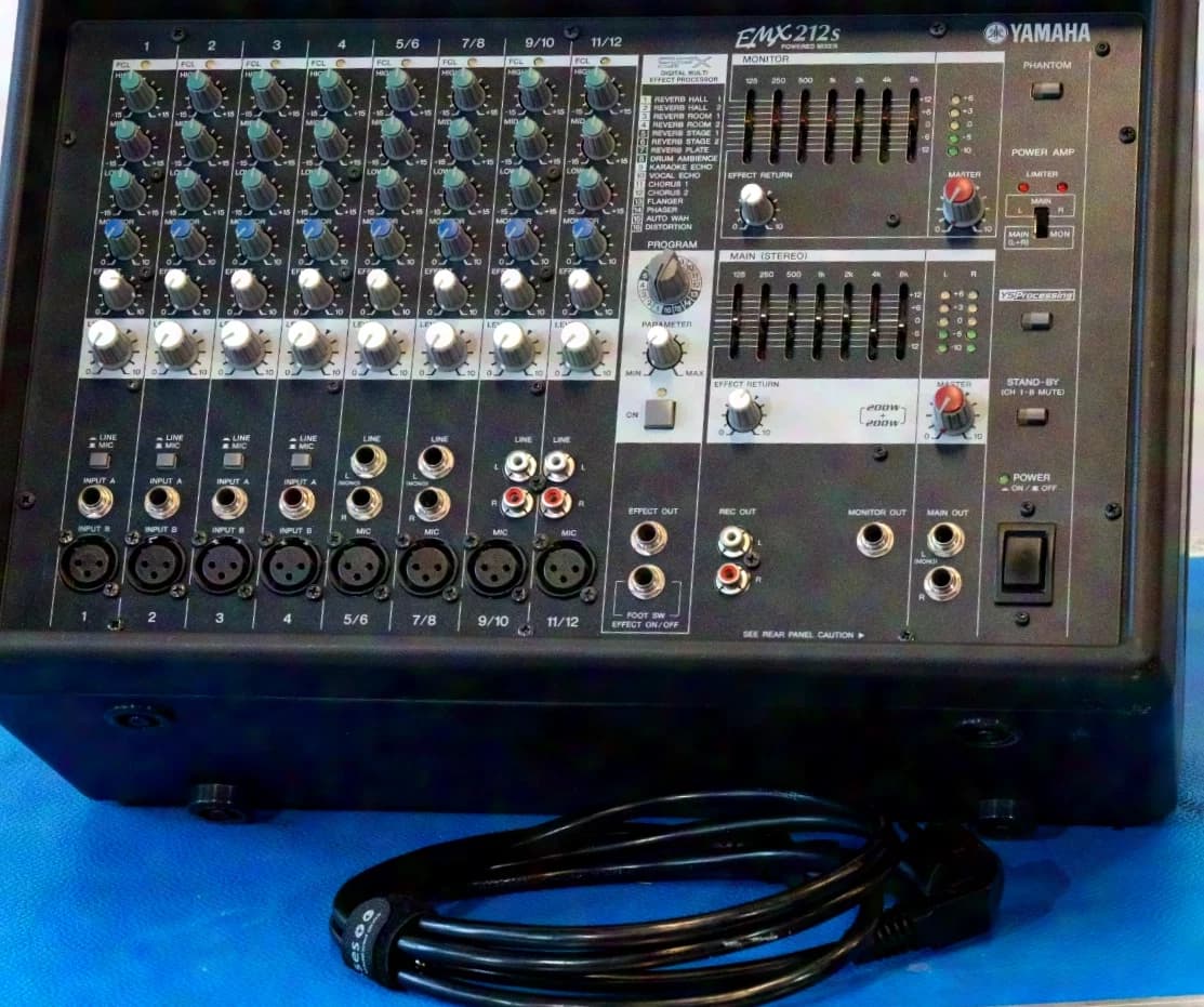 Yamaha EMX 212S