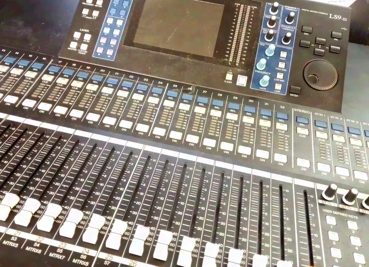 Yamaha LS9-32 Digitalpult (2x)