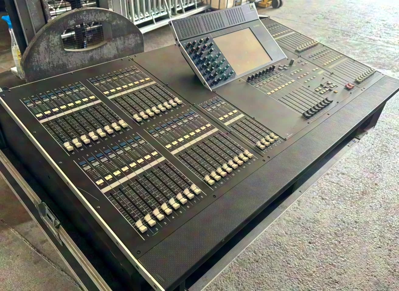 Yamaha M7CL-48 V3, Digitalmischpult mit Meterbridge im Amptown Case