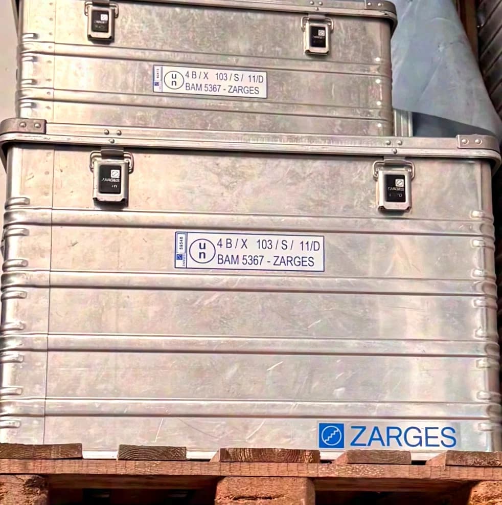 Zarges Gefahrgut Alu Transportboxen mit BAM Label, 8 er Set