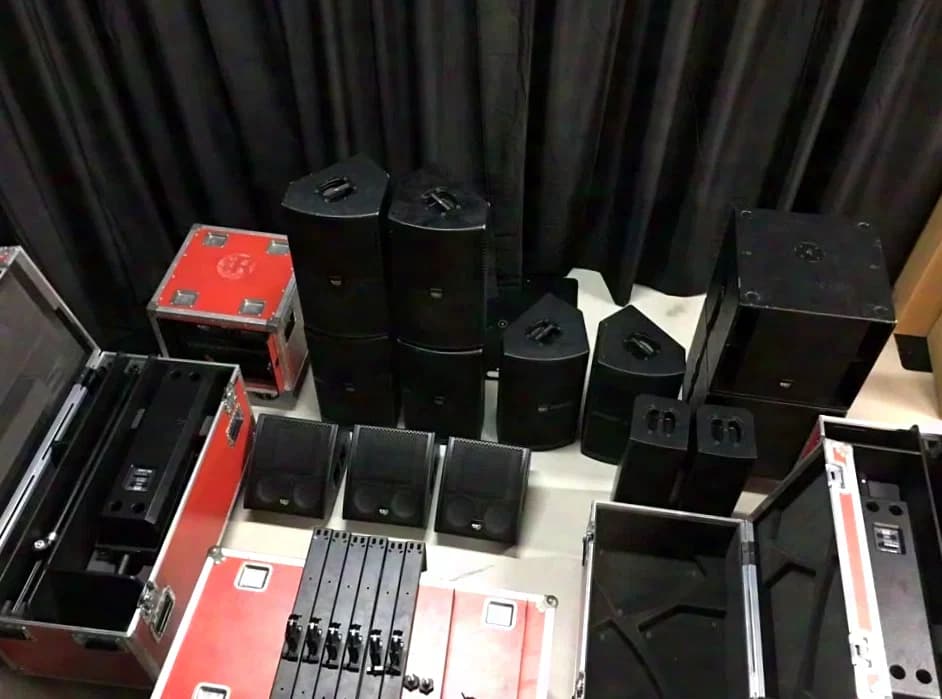 Konvolut KV2-Audio-Lautsprecher und 1x KV2-Verstärker zu verkaufen: 6x ESM 12, 3x ESM26, 6x ESD 36, 1x ESP 4000-Verstärker