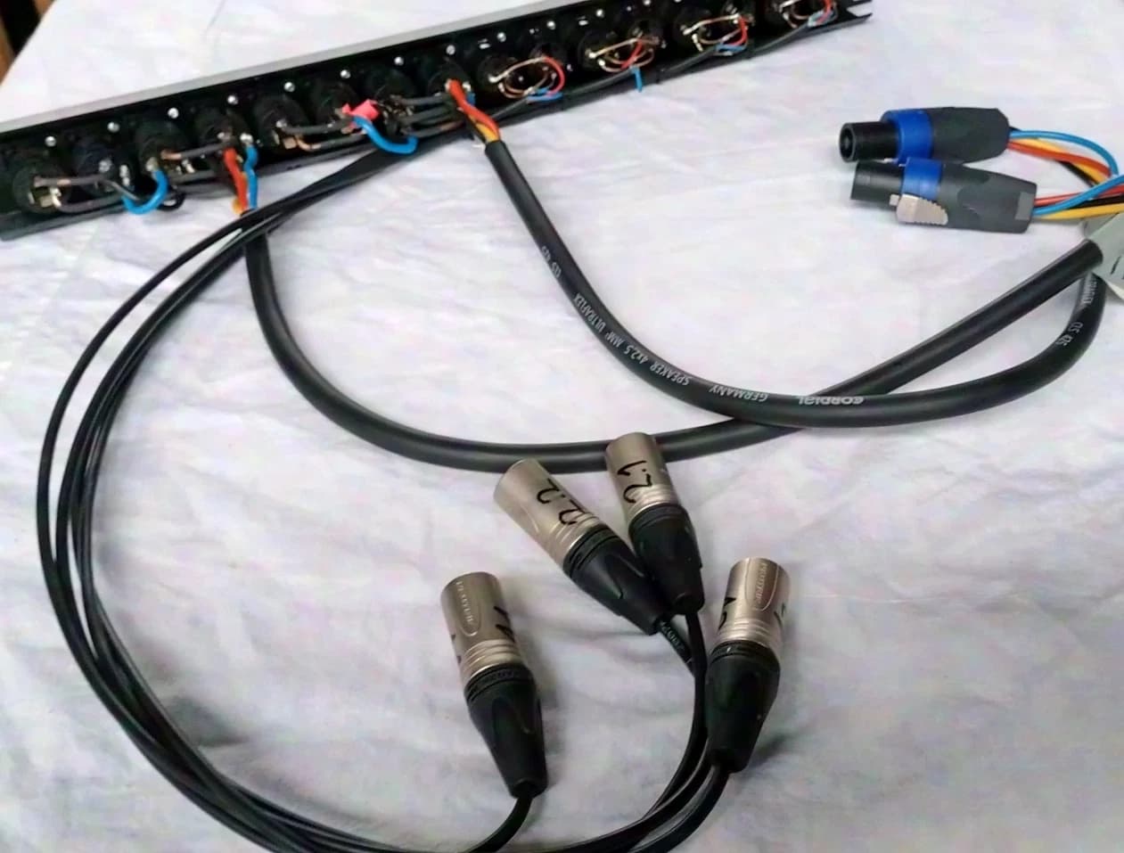 großes 2HE Patchpanel für Amps/Verstäker, XLR/Speakon/Power/Netzwerk