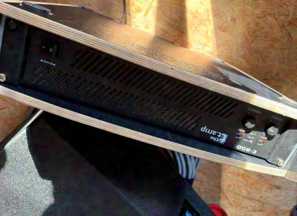 the t.amp E800 Endstufe 2 Kanal