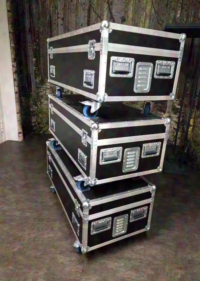 trend interior GmbH 2 Stk. Flightcase Truhencase 8x Adam Hall Defender Mini Kabelbrücken