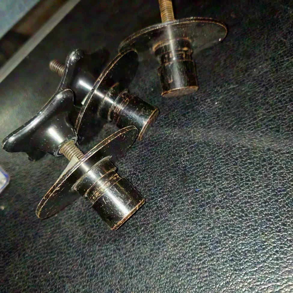 3 kompakte TV Zapfen für Lichtstative