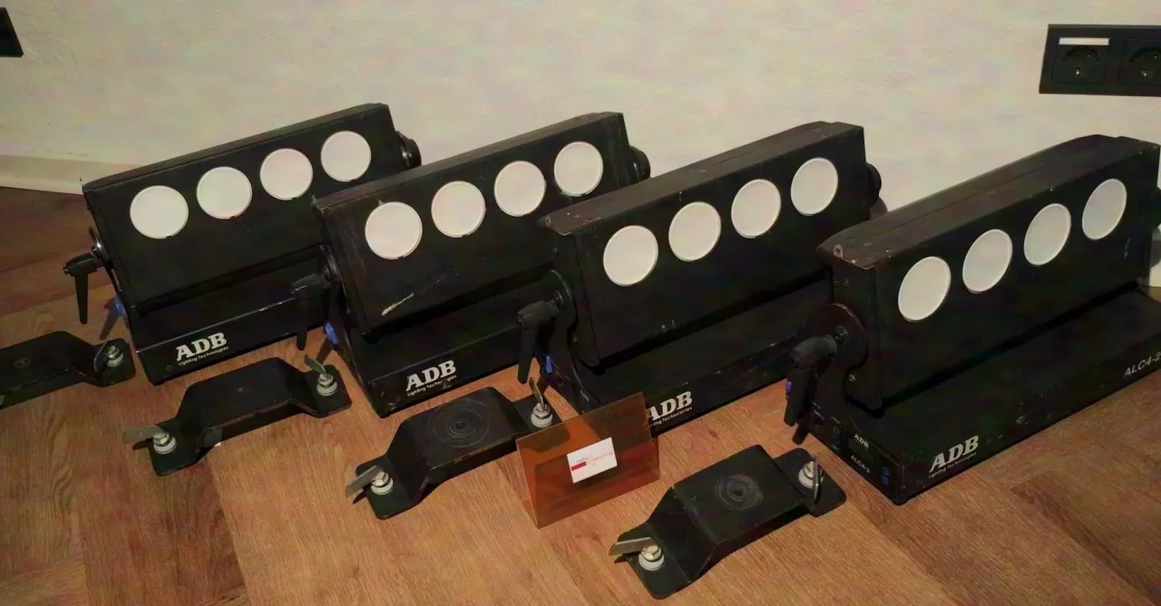 ADB ALC4-2 RGBW LED Fluter Scheinwerfer WW/CW