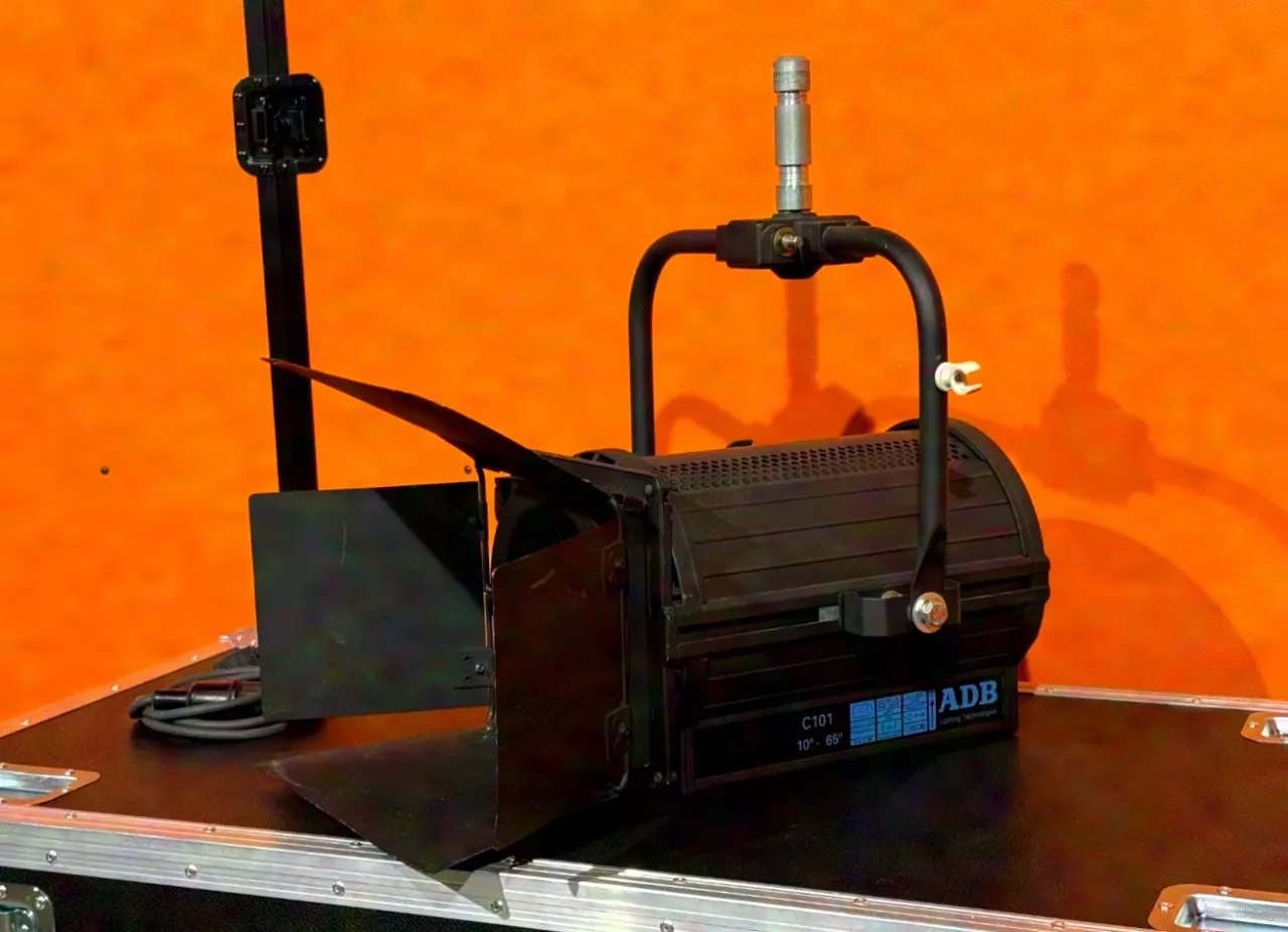 ADB C101 Scheinwerfer p.o. Plankonvex