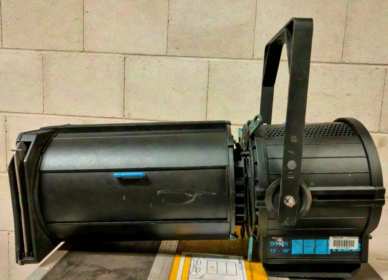 ADB DS205 13-36 2kw Profilscheinwerfer mit Flightcase