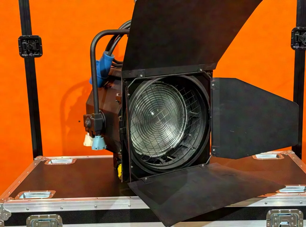 ADB SP50 5kw Stufenlinsenscheinwerfer p.o.