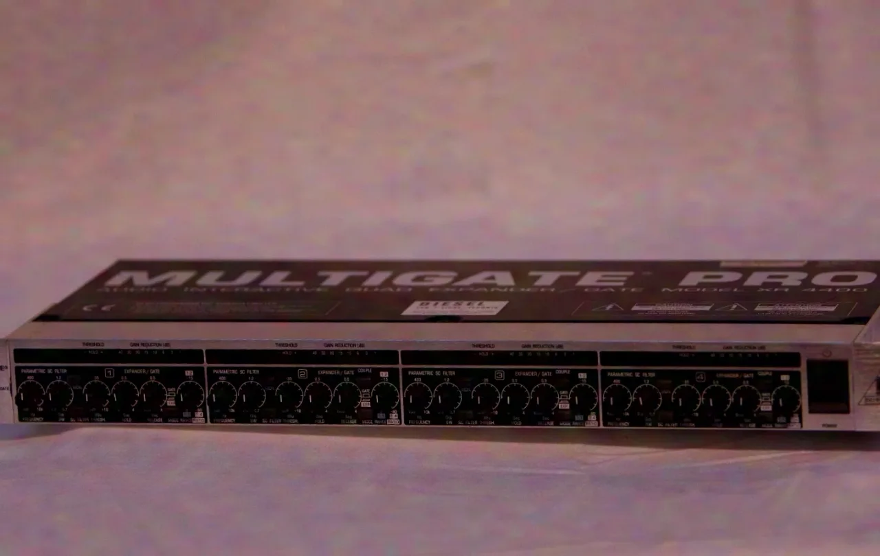 Behringer Dynamikprozessor "Behringer Multigate Pro XR4400"