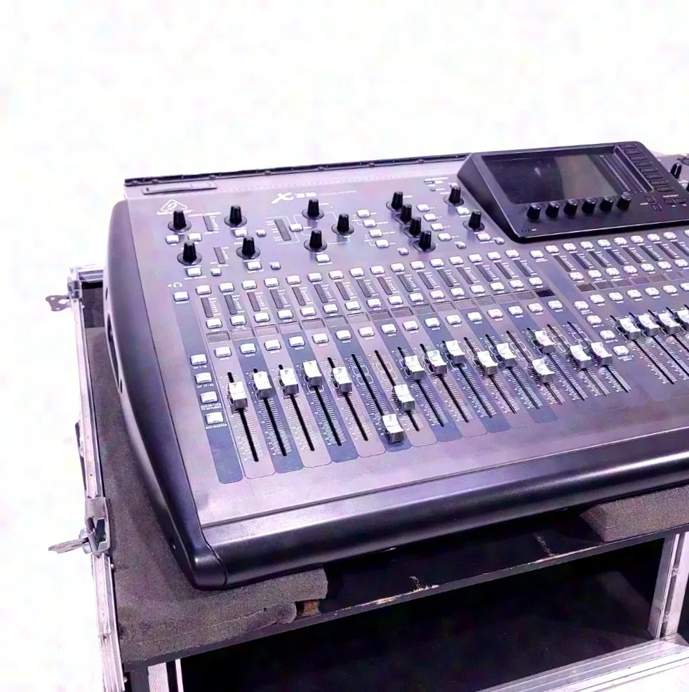Behringer X 32 Full Size im ML Tourcase