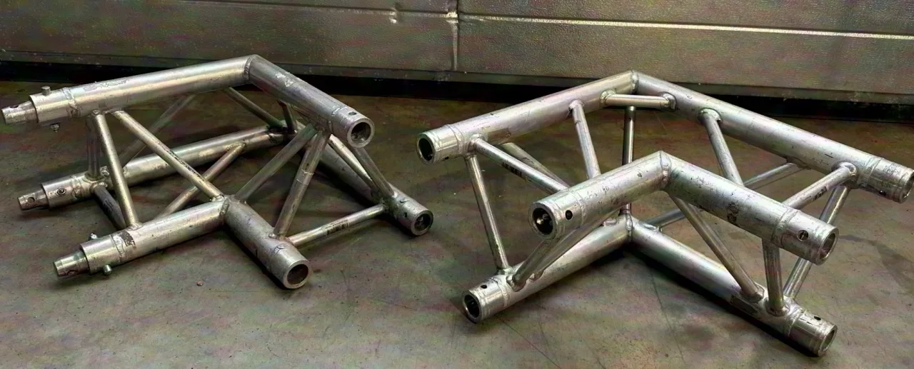 Global-, Euro- und Fix Truss, FD33 Dreipunkt-Traverse, 90° Ecke 1 Gurt oben
