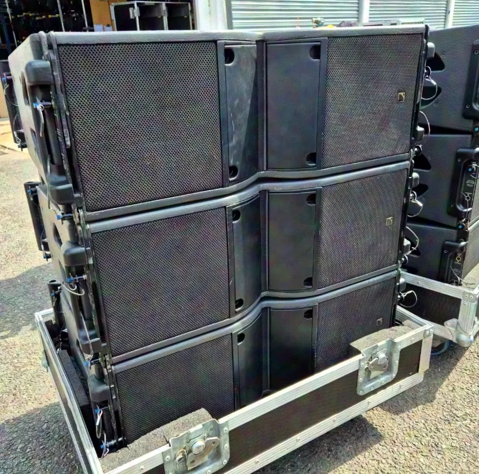 Set aus 6 L-Acoustics Kara II Line-Array-Lautsprechern