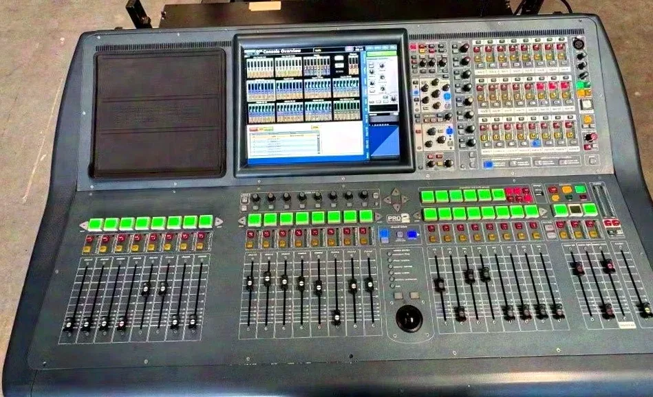 Midas Pro2 Digital Audio Mixer im Flightcase In ausgezeichnetem Zustand.