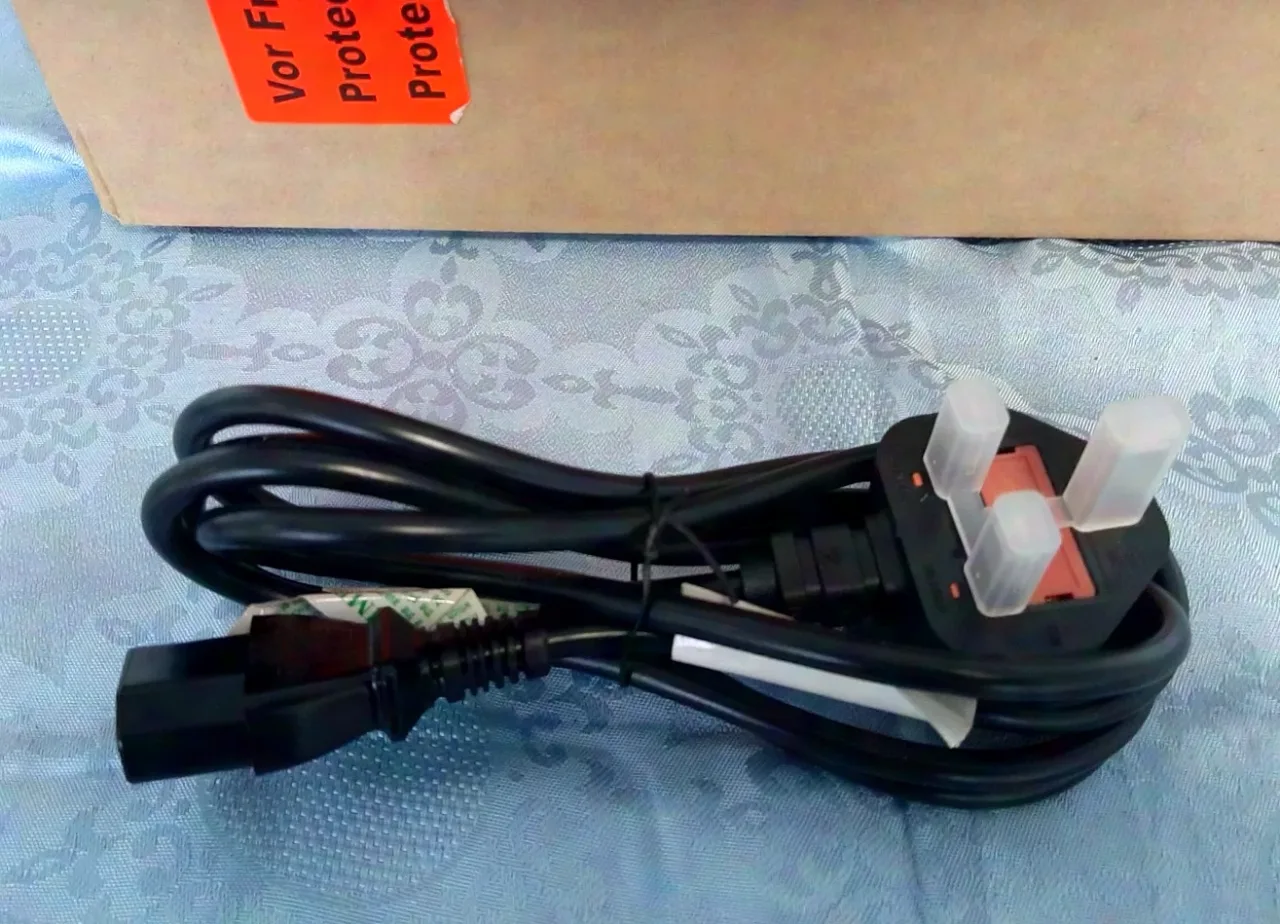 UK Stecker 250V / C13 Kaltgerätebuchse 1,5m