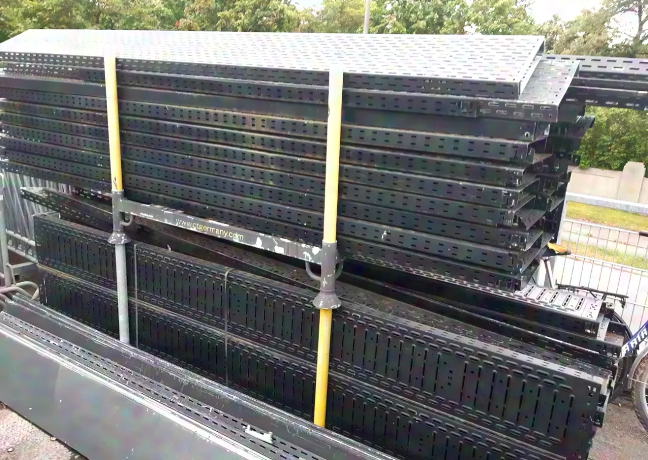 Unbekannt Stahlkabelrinnen, verzinkt und Pulverbeschichtet 3 m lang, 300 mm breit, 60 mm Kantenhöhe