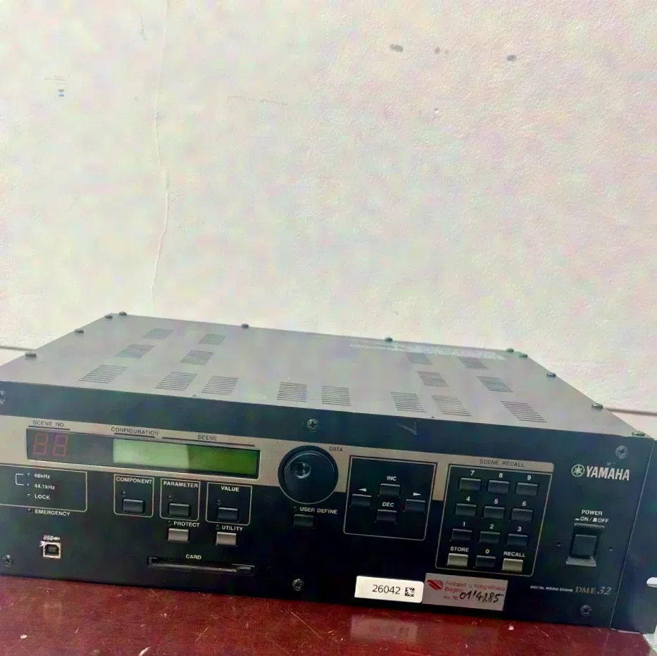 Yamaha DME32 (2x MY8-AE AES/EBU-Karten & 2x MY4-DA analoge Eingangskarten)