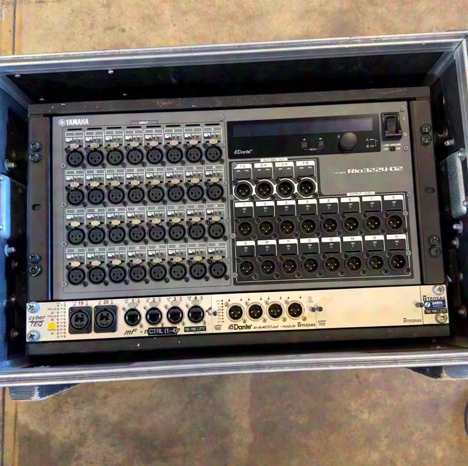 Yamaha Rio3224-D2 im 19"-Rack
