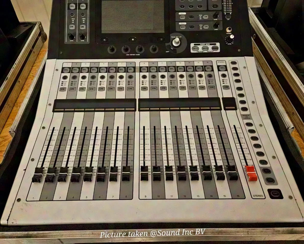 Yamaha TF1 Konsole