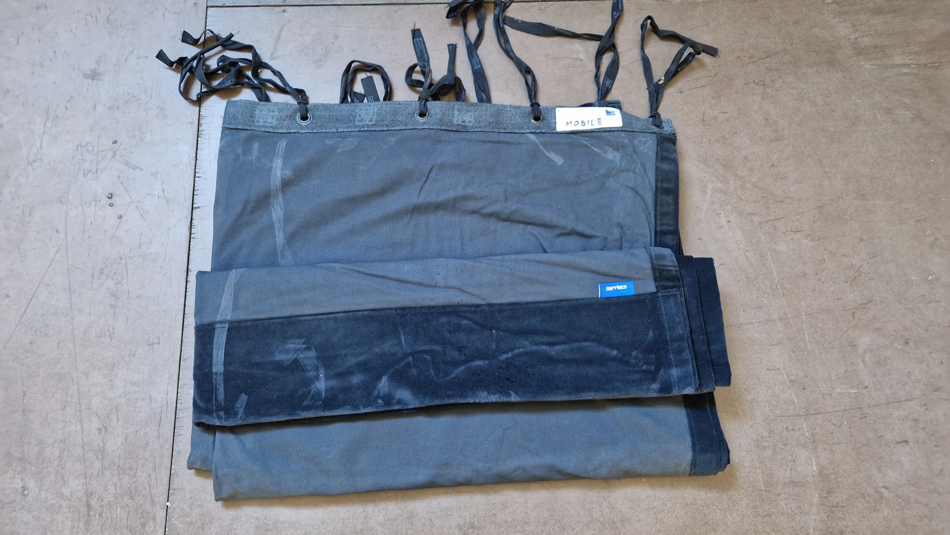 Schwarze Samt-Bühnenvorhänge 4m35 x 2m