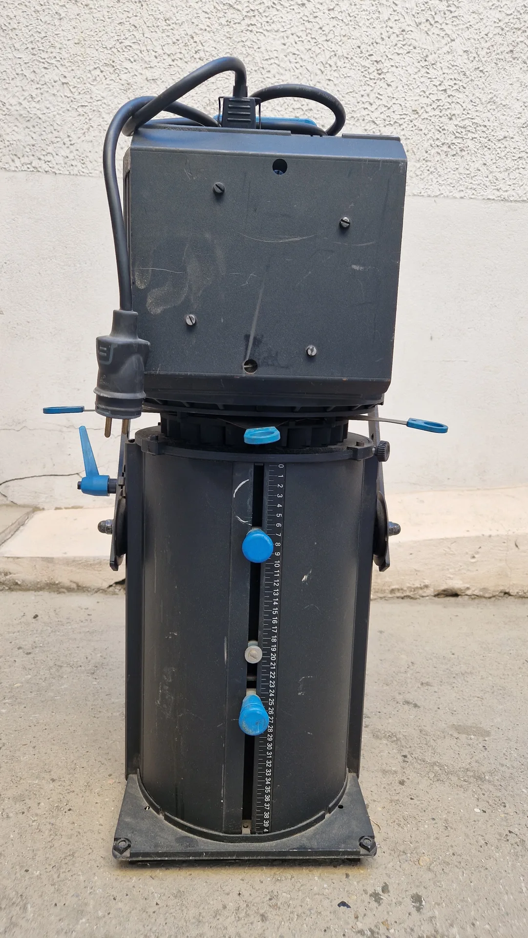 ADB DS205 2-kW-Profilscheinwerfer