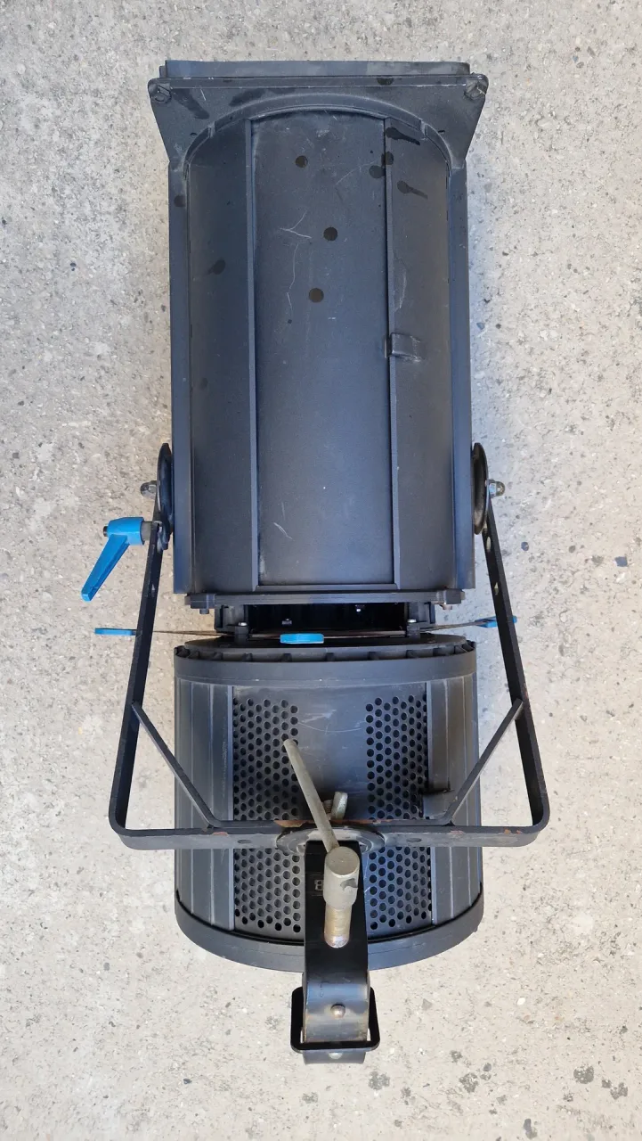 ADB DS205 2-kW-Profilscheinwerfer
