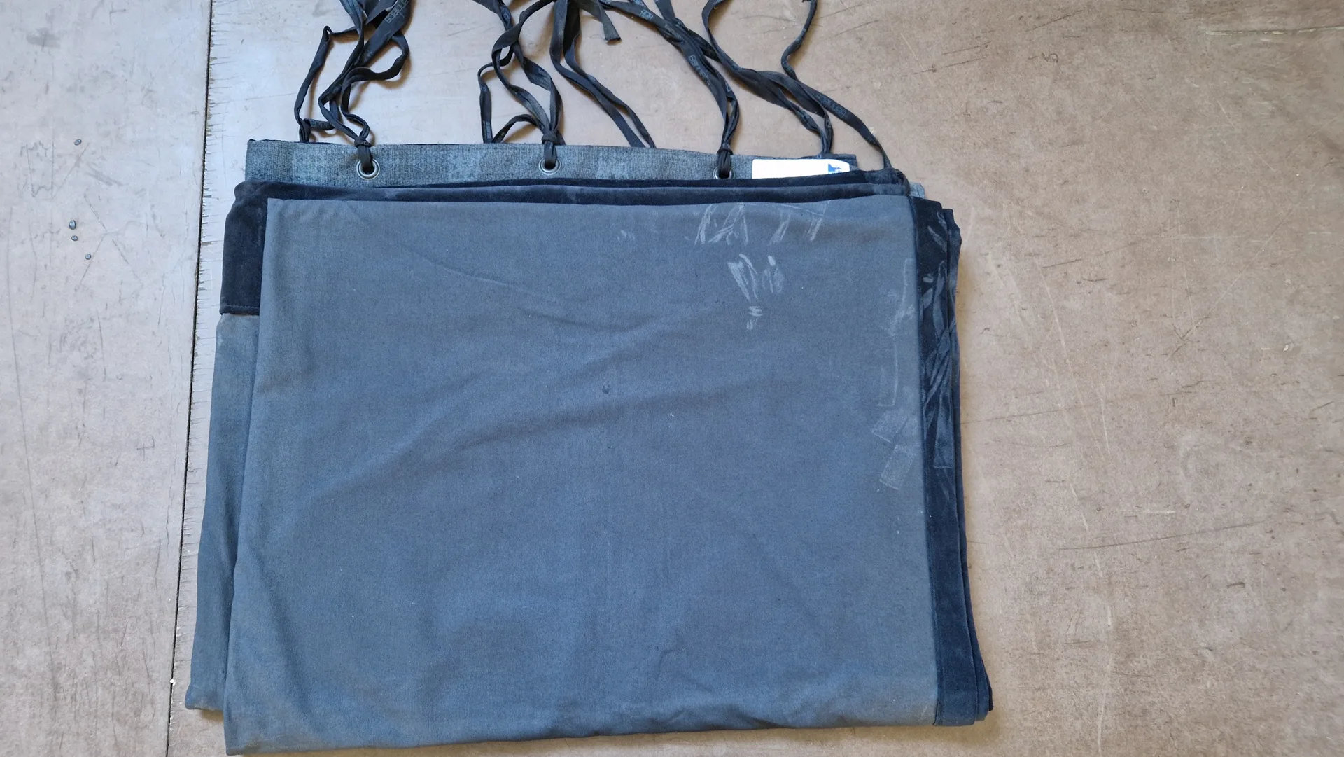 Schwarze Samt-Bühnenvorhänge 4m35 x 2m