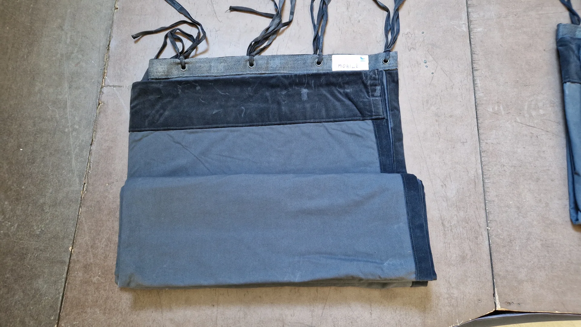 Schwarze Samt-Bühnenvorhänge 4m35 x 2m