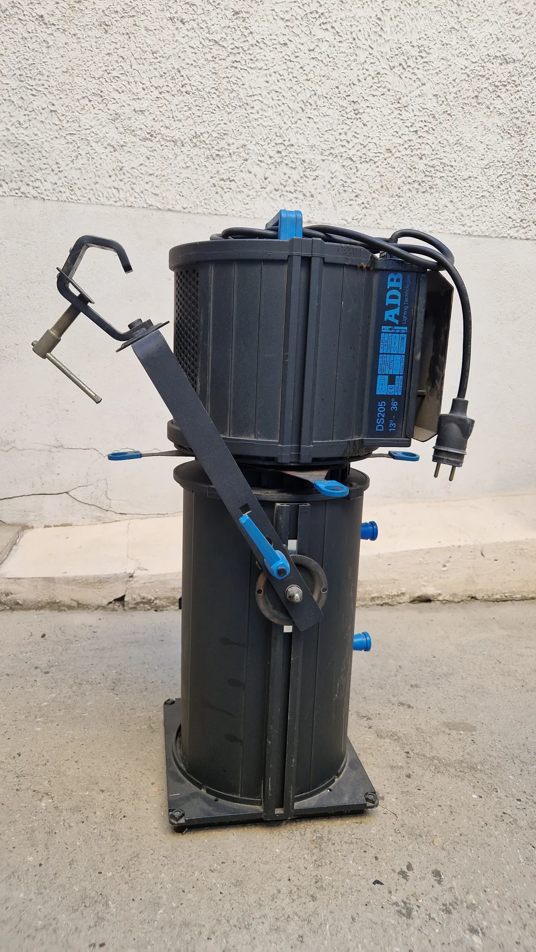 ADB DS205 2-kW-Profilscheinwerfer
