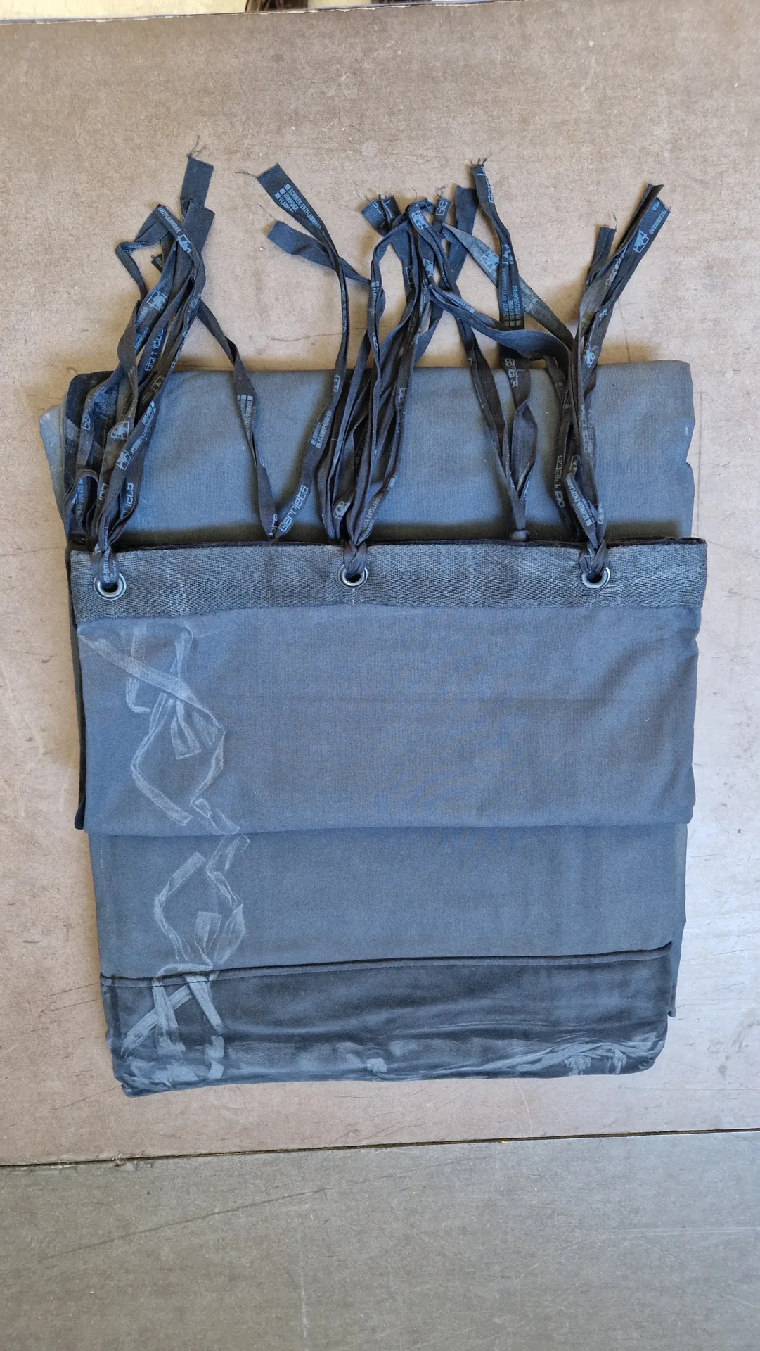 Schwarze Samt-Seitenvorhänge 4,35 m x 1,44 m