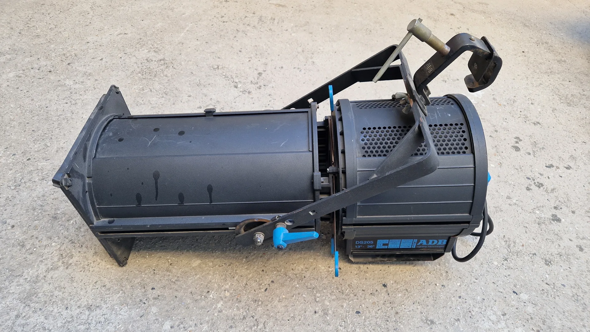 ADB DS205 2-kW-Profilscheinwerfer
