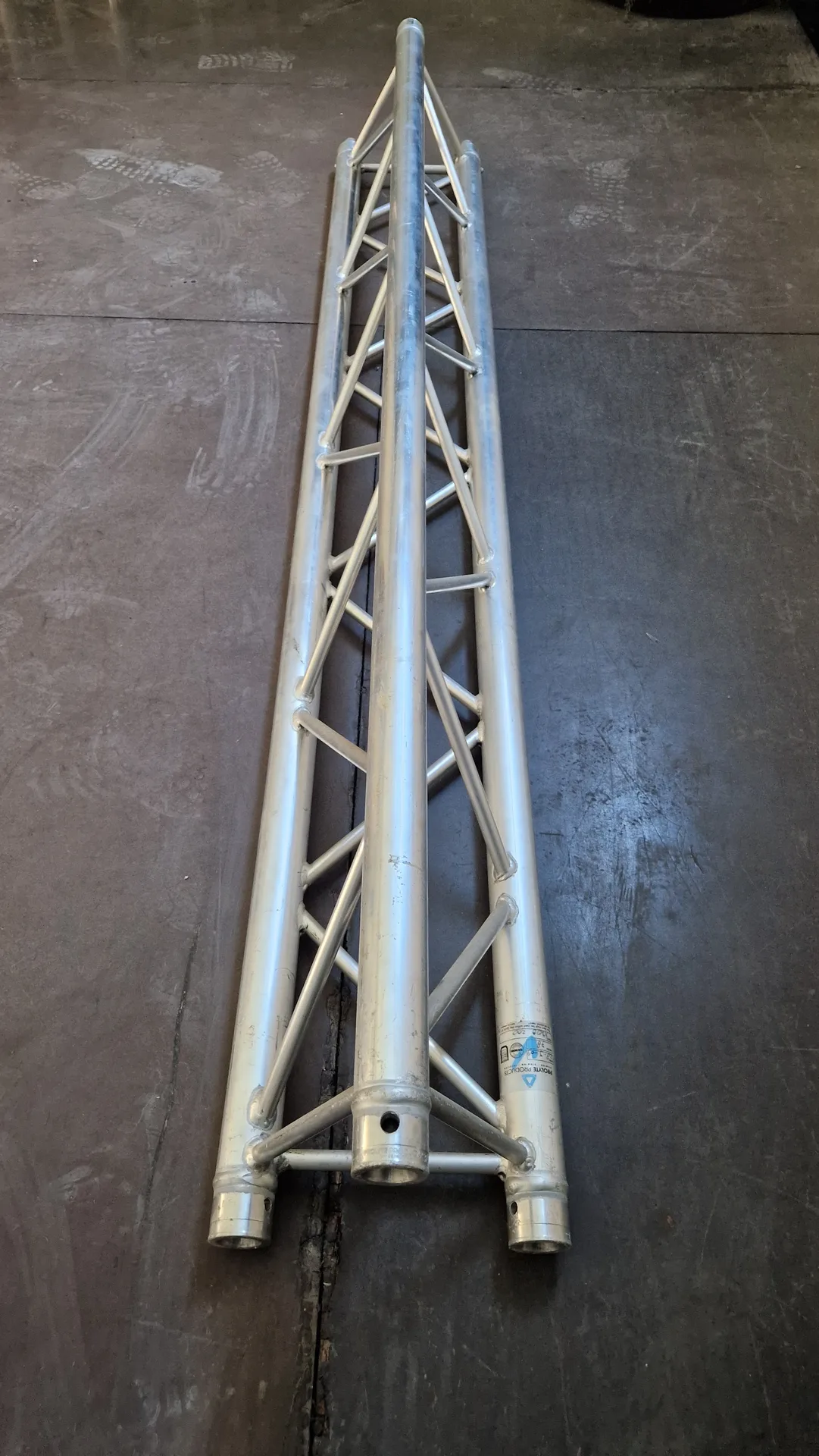 Dreieckige Aluminium-Traverse - 2 m - 28 Stück