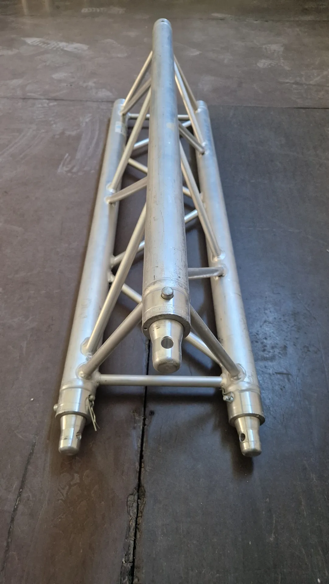Dreieckige Aluminiumkonstruktion – 1 m – 18 Stück